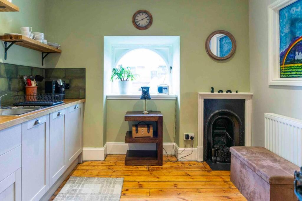 Spacious City Centre Apartment Full Of Character Inverness Esterno foto