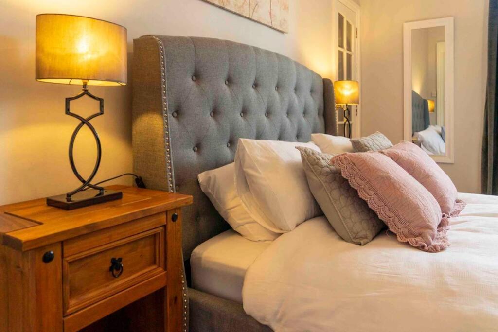 Spacious City Centre Apartment Full Of Character Inverness Esterno foto